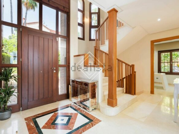 FOR SALE 🏡 Frontline Villa with Panoramic Sea Views – Capellanía Hill Club, Golden Mile, Marbella