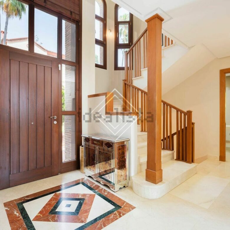 FOR SALE 🏡 Frontline Villa with Panoramic Sea Views – Capellanía Hill Club, Golden Mile, Marbella
