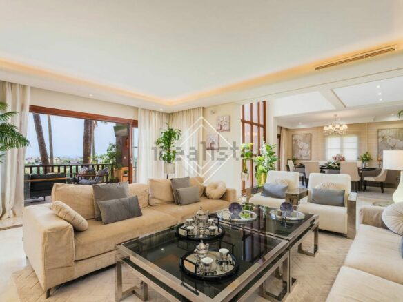 FOR SALE 🏡 Frontline Villa with Panoramic Sea Views – Capellanía Hill Club, Golden Mile, Marbella