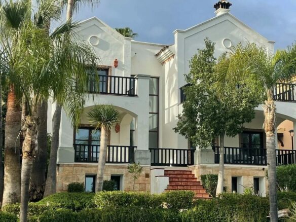 FOR SALE 🏡 Recently Refurbished Villa with Sea Views – Capellanía Hill Club, Golden Mile, Marbella