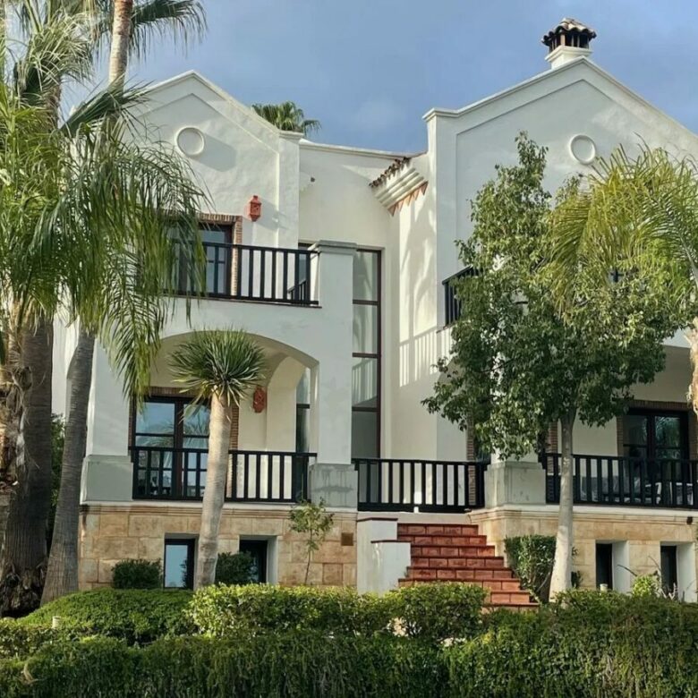 FOR SALE 🏡 Recently Refurbished Villa with Sea Views – Capellanía Hill Club, Golden Mile, Marbella