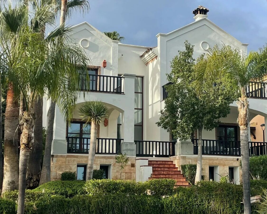 FOR SALE 🏡 Recently Refurbished Villa with Sea Views – Capellanía Hill Club, Golden Mile, Marbella