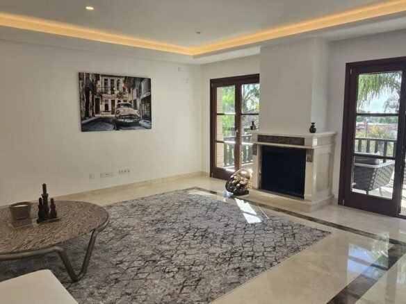 FOR SALE 🏡 Recently Refurbished Villa with Sea Views – Capellanía Hill Club, Golden Mile, Marbella