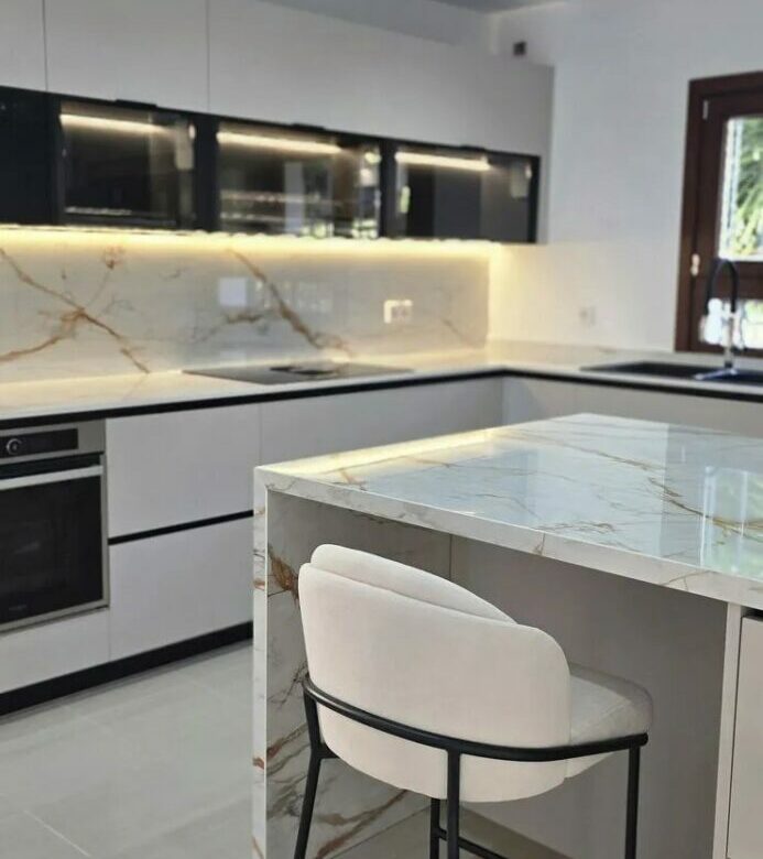 FOR SALE 🏡 Recently Refurbished Villa with Sea Views – Capellanía Hill Club, Golden Mile, Marbella