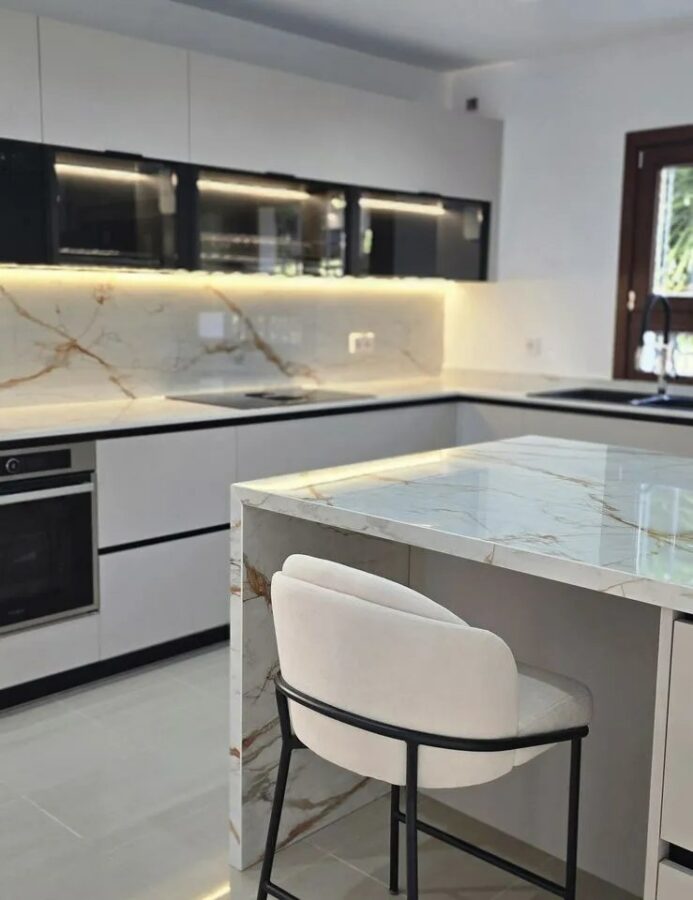 FOR SALE 🏡 Recently Refurbished Villa with Sea Views – Capellanía Hill Club, Golden Mile, Marbella