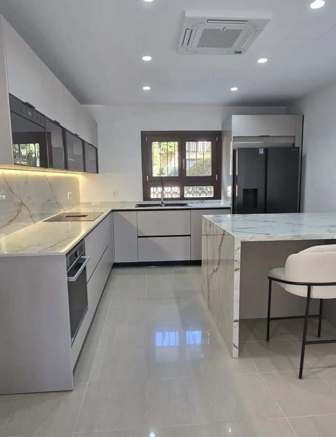 FOR SALE 🏡 Recently Refurbished Villa with Sea Views – Capellanía Hill Club, Golden Mile, Marbella