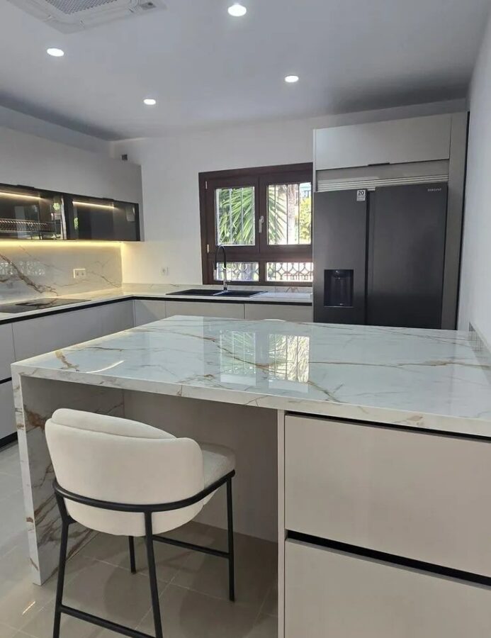 FOR SALE 🏡 Recently Refurbished Villa with Sea Views – Capellanía Hill Club, Golden Mile, Marbella