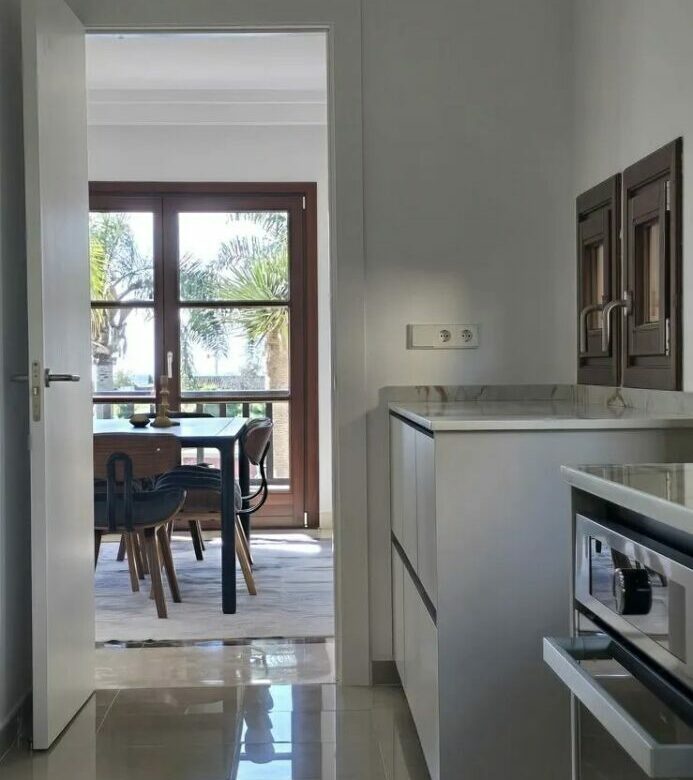 FOR SALE 🏡 Recently Refurbished Villa with Sea Views – Capellanía Hill Club, Golden Mile, Marbella