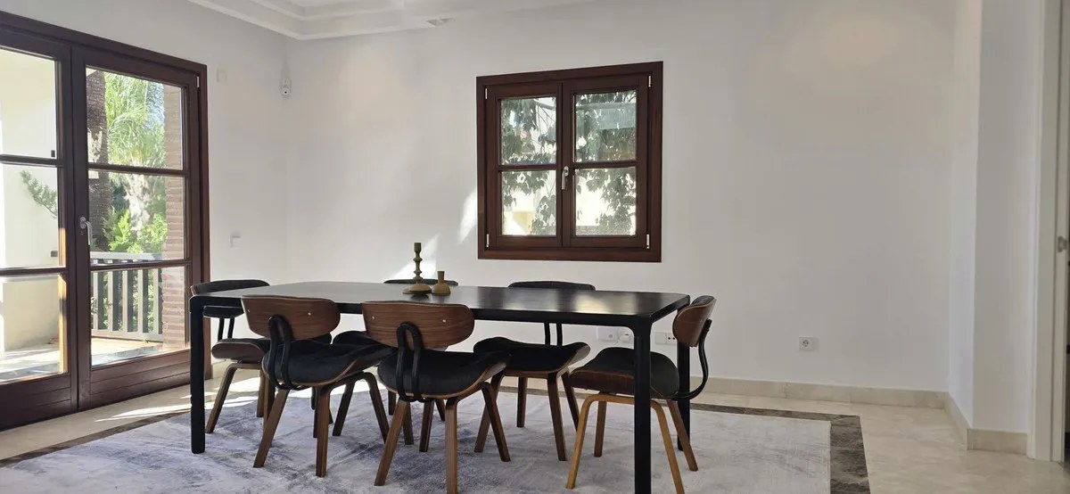 FOR SALE 🏡 Recently Refurbished Villa with Sea Views – Capellanía Hill Club, Golden Mile, Marbella