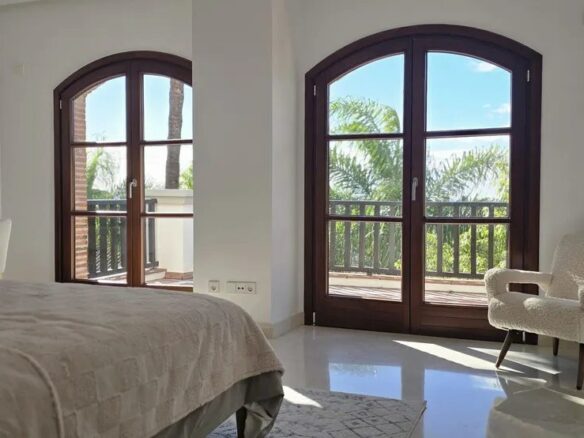 FOR SALE 🏡 Recently Refurbished Villa with Sea Views – Capellanía Hill Club, Golden Mile, Marbella