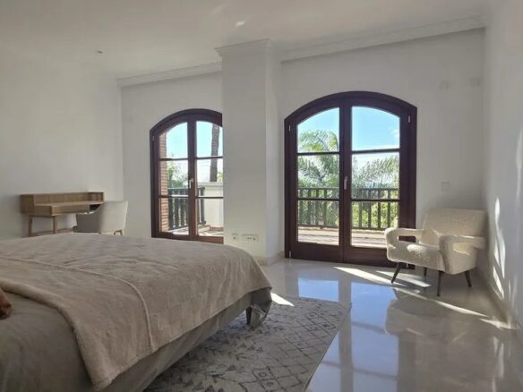 FOR SALE 🏡 Recently Refurbished Villa with Sea Views – Capellanía Hill Club, Golden Mile, Marbella
