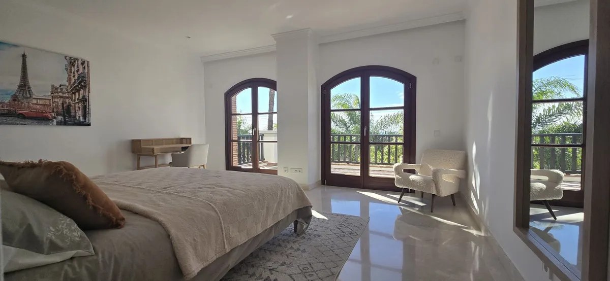FOR SALE 🏡 Recently Refurbished Villa with Sea Views – Capellanía Hill Club, Golden Mile, Marbella