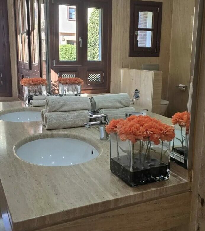 FOR SALE 🏡 Recently Refurbished Villa with Sea Views – Capellanía Hill Club, Golden Mile, Marbella