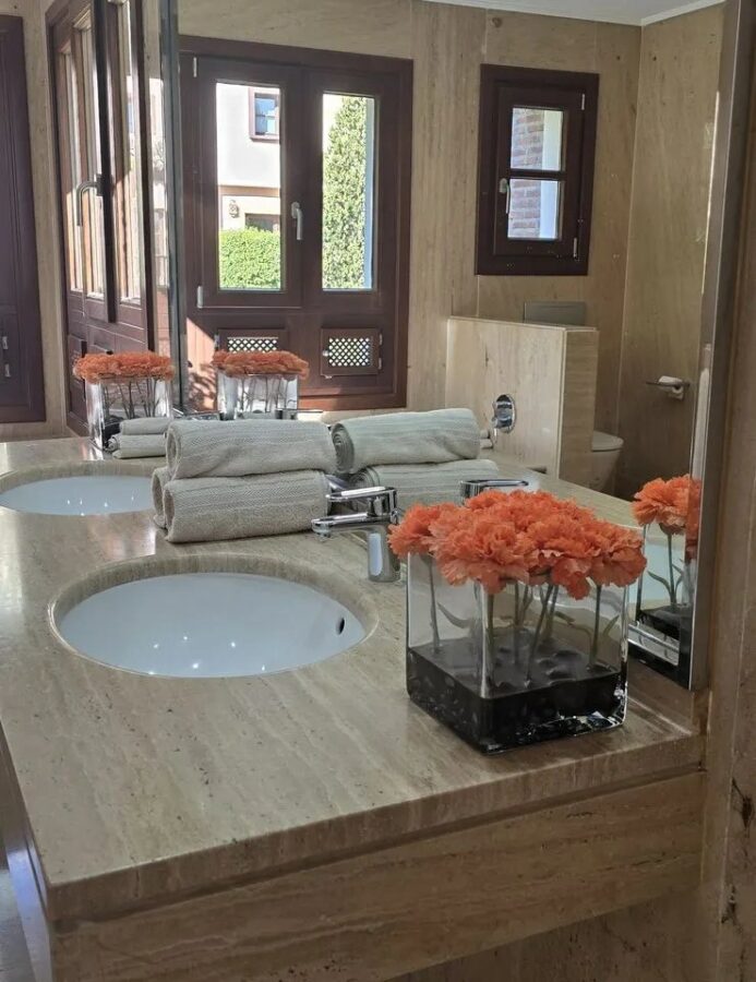 FOR SALE 🏡 Recently Refurbished Villa with Sea Views – Capellanía Hill Club, Golden Mile, Marbella