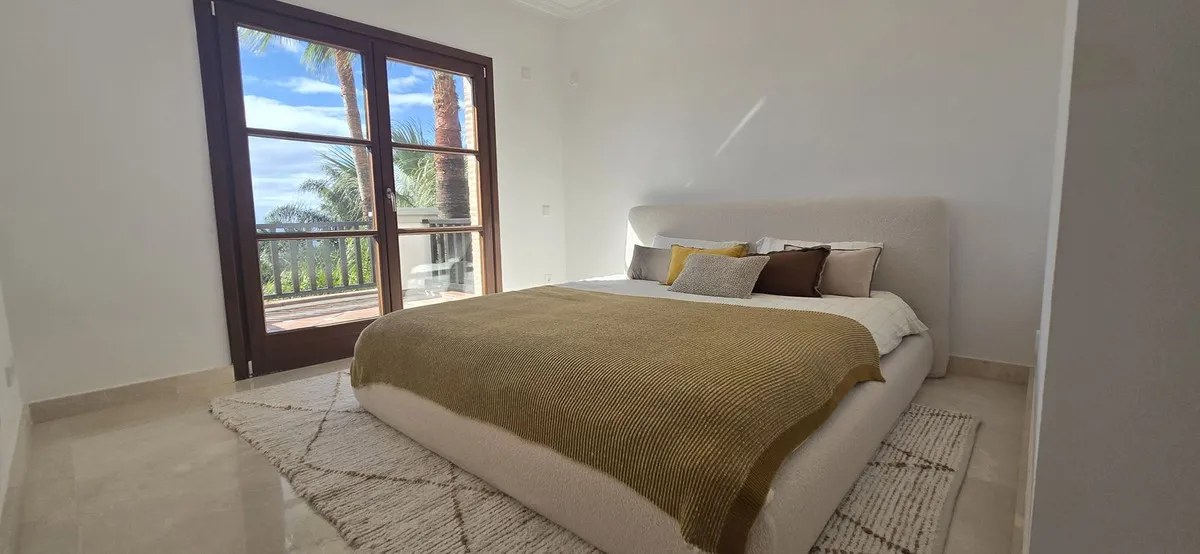 FOR SALE 🏡 Recently Refurbished Villa with Sea Views – Capellanía Hill Club, Golden Mile, Marbella