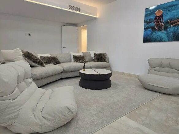 FOR SALE 🏡 Recently Refurbished Villa with Sea Views – Capellanía Hill Club, Golden Mile, Marbella