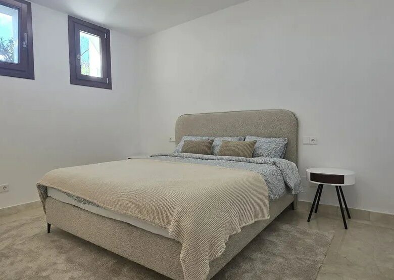 FOR SALE 🏡 Recently Refurbished Villa with Sea Views – Capellanía Hill Club, Golden Mile, Marbella