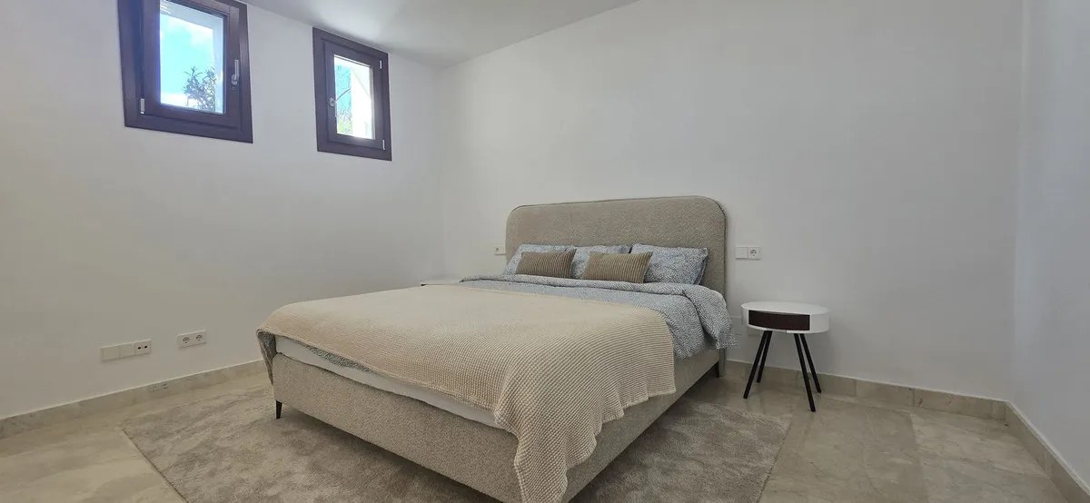 FOR SALE 🏡 Recently Refurbished Villa with Sea Views – Capellanía Hill Club, Golden Mile, Marbella