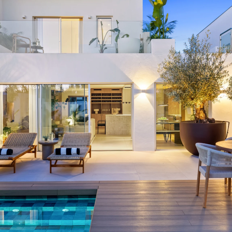 FOR SALE 🌟🏡 Renovated Townhouse with Private Pool Near Puerto Banús🇪🇸 Nueva Andalucía, Marbella 🇪🇸