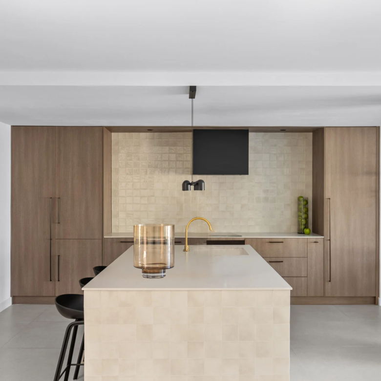 FOR SALE 🌟🏡 Renovated Townhouse with Private Pool Near Puerto Banús🇪🇸 Nueva Andalucía, Marbella 🇪🇸