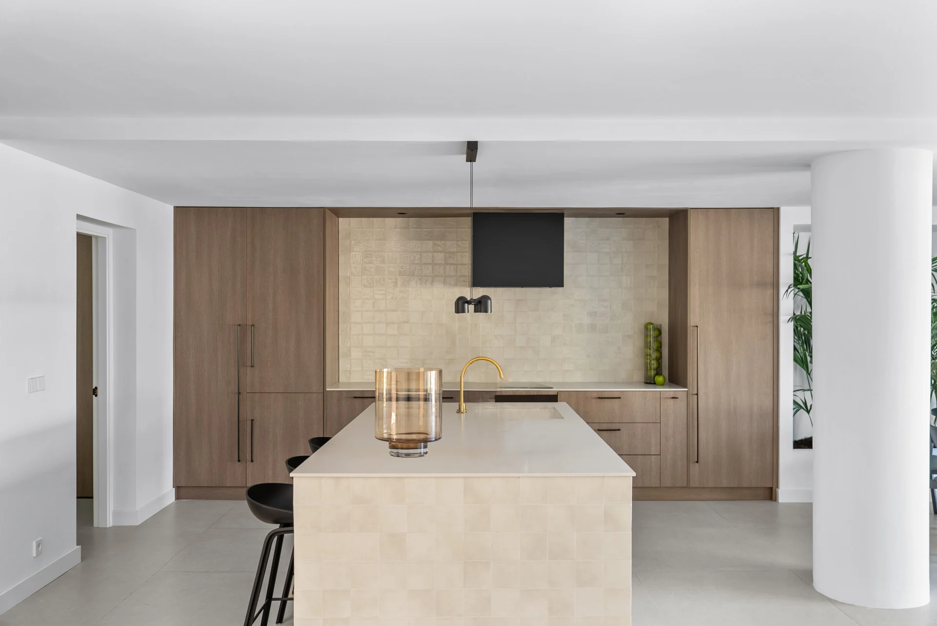 FOR SALE 🌟🏡 Renovated Townhouse with Private Pool Near Puerto Banús🇪🇸 Nueva Andalucía, Marbella 🇪🇸