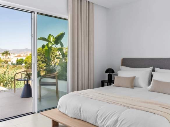 FOR SALE 🌟🏡 Renovated Townhouse with Private Pool Near Puerto Banús🇪🇸 Nueva Andalucía, Marbella 🇪🇸