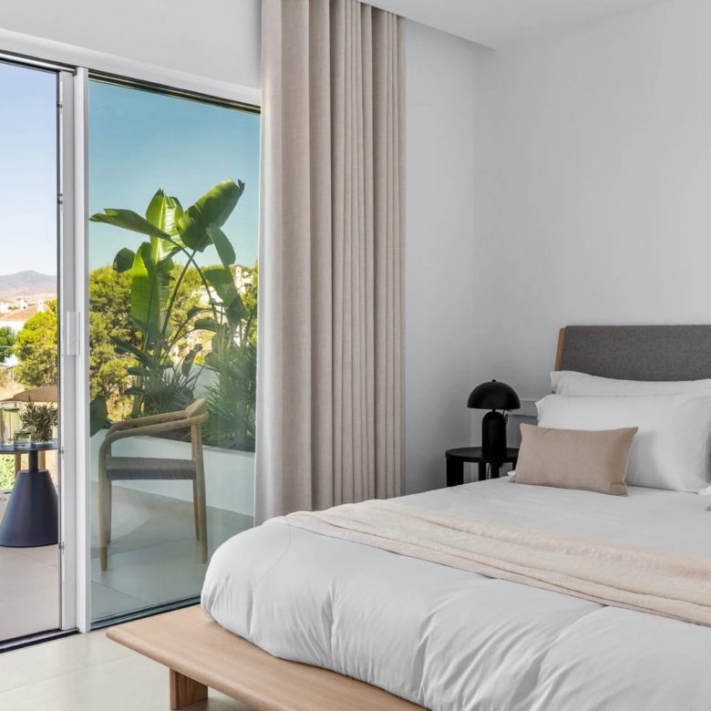FOR SALE 🌟🏡 Renovated Townhouse with Private Pool Near Puerto Banús🇪🇸 Nueva Andalucía, Marbella 🇪🇸