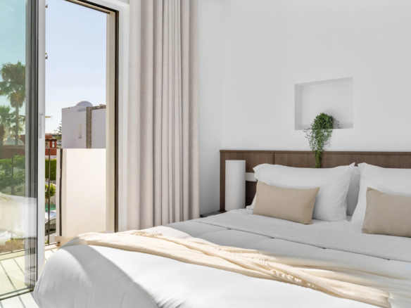 FOR SALE 🌟🏡 Renovated Townhouse with Private Pool Near Puerto Banús🇪🇸 Nueva Andalucía, Marbella 🇪🇸