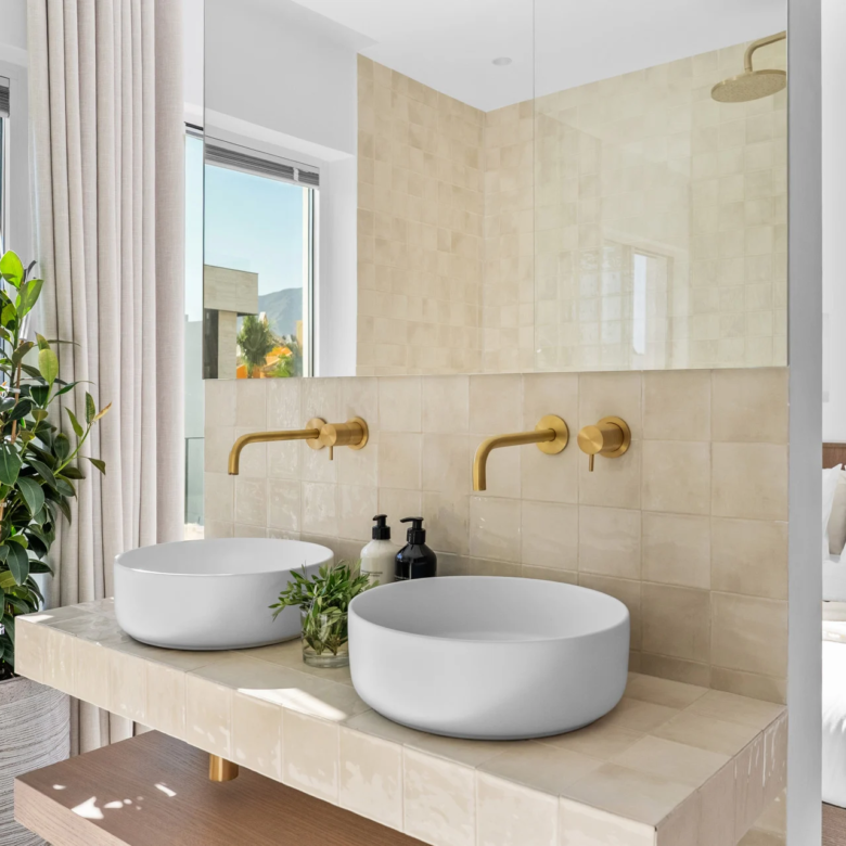 FOR SALE 🌟🏡 Renovated Townhouse with Private Pool Near Puerto Banús🇪🇸 Nueva Andalucía, Marbella 🇪🇸