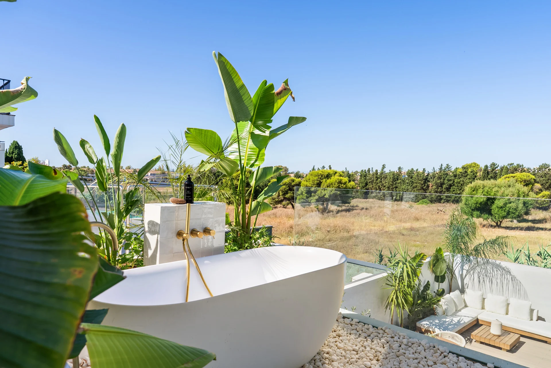 FOR SALE 🌟🏡 Renovated Townhouse with Private Pool Near Puerto Banús🇪🇸 Nueva Andalucía, Marbella 🇪🇸