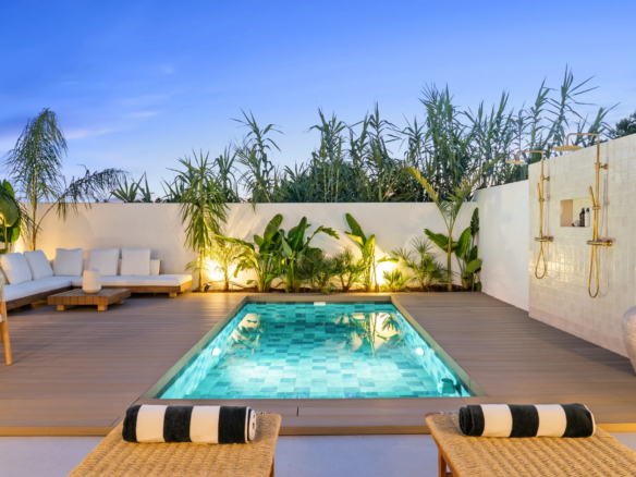 FOR SALE 🌟🏡 Renovated Townhouse with Private Pool Near Puerto Banús🇪🇸 Nueva Andalucía, Marbella 🇪🇸