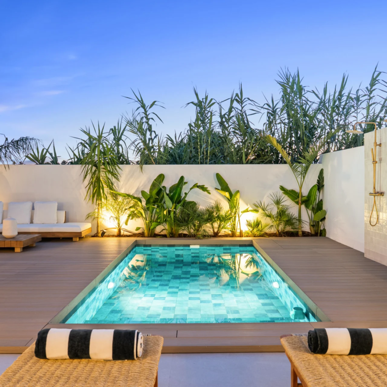 FOR SALE 🌟🏡 Renovated Townhouse with Private Pool Near Puerto Banús🇪🇸 Nueva Andalucía, Marbella 🇪🇸