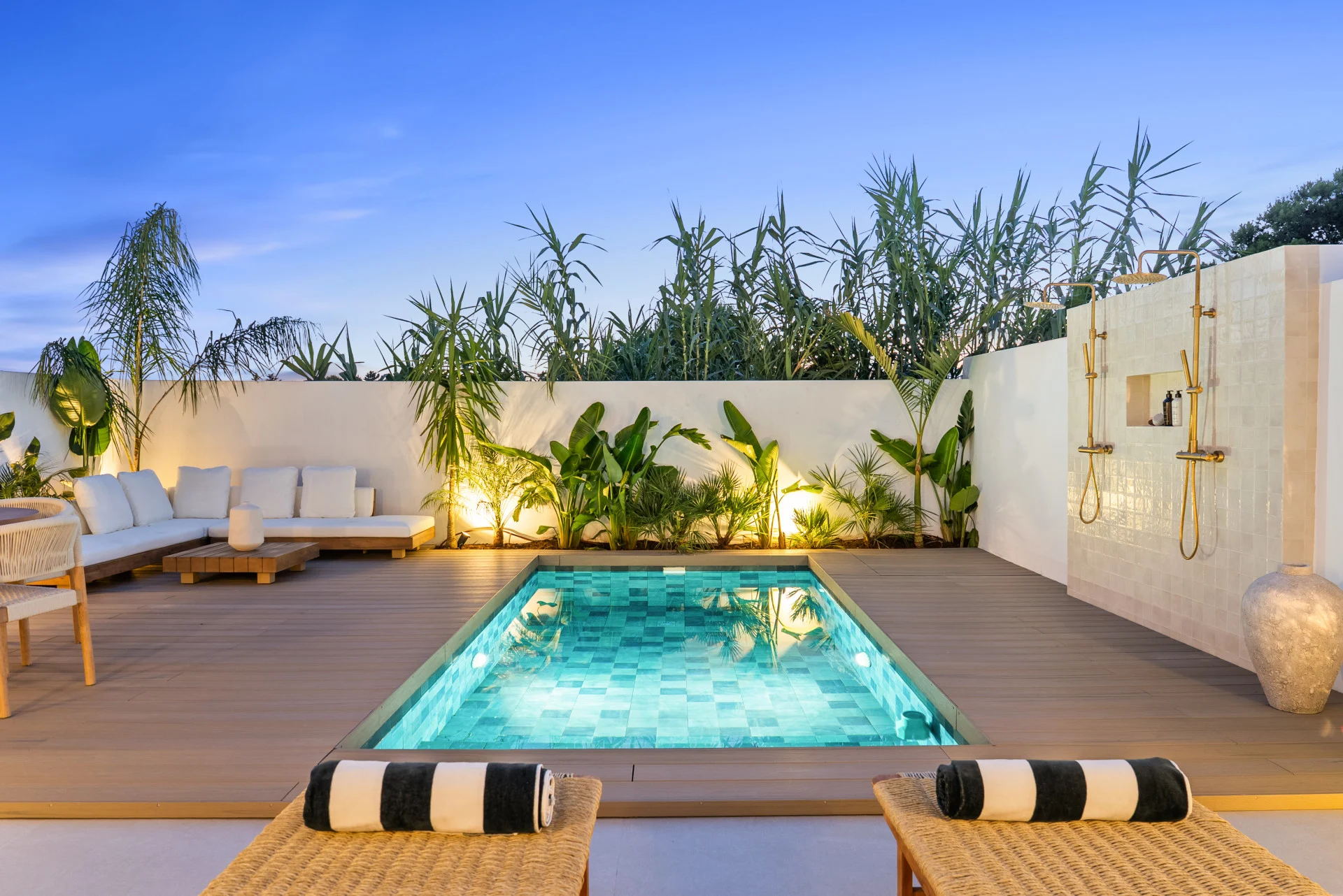 FOR SALE 🌟🏡 Renovated Townhouse with Private Pool Near Puerto Banús🇪🇸 Nueva Andalucía, Marbella 🇪🇸