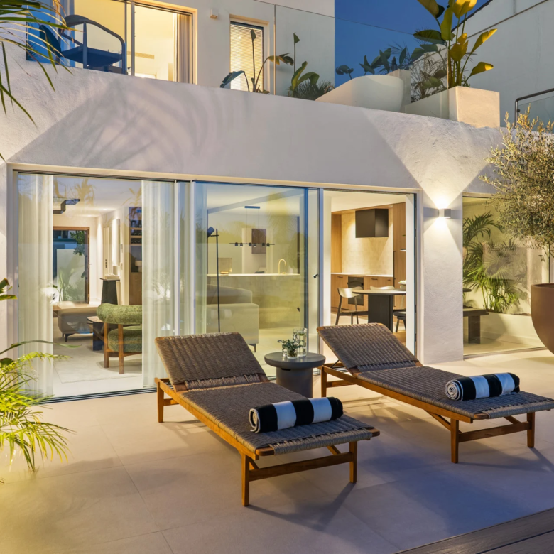 FOR SALE 🌟🏡 Renovated Townhouse with Private Pool Near Puerto Banús🇪🇸 Nueva Andalucía, Marbella 🇪🇸