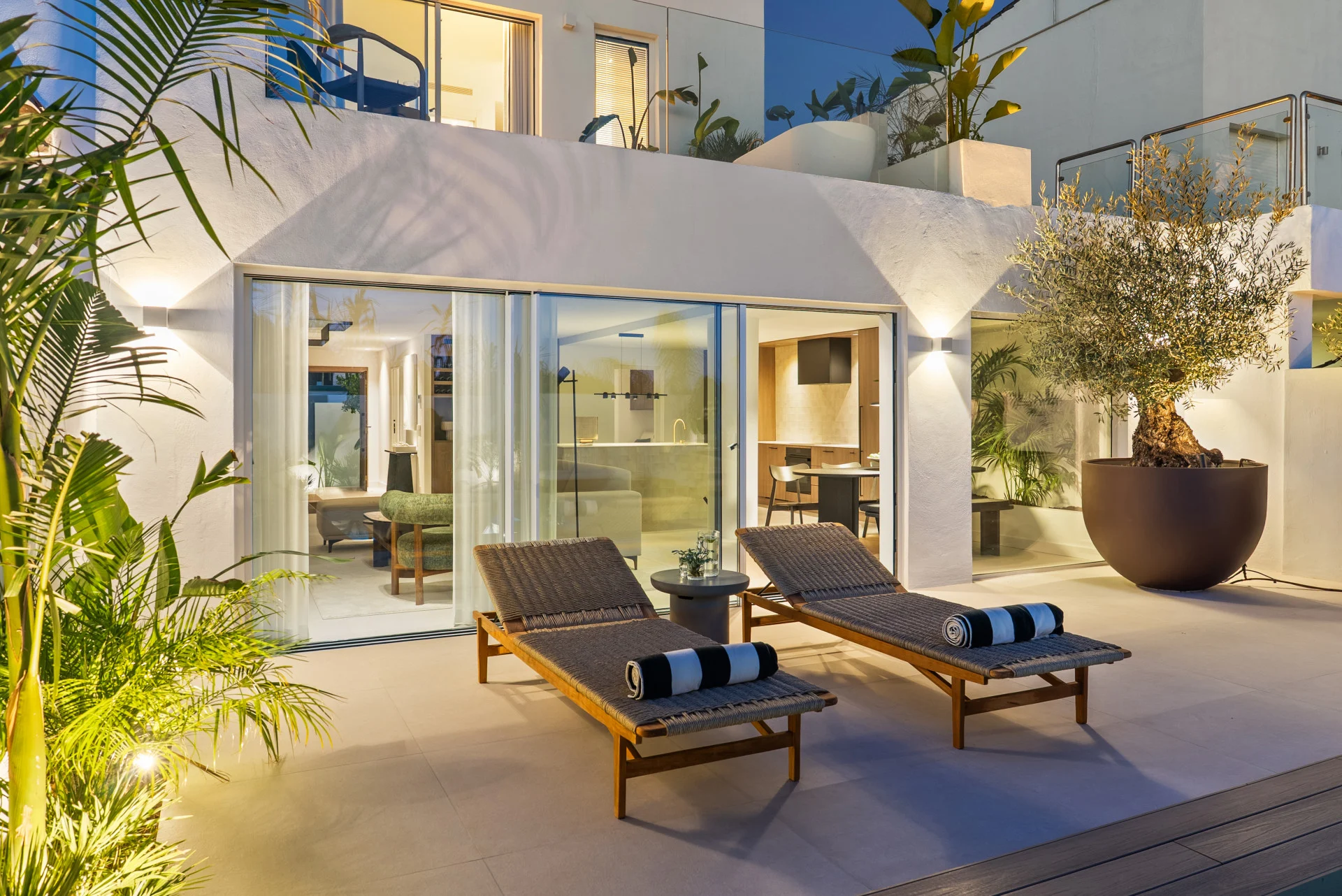 FOR SALE 🌟🏡 Renovated Townhouse with Private Pool Near Puerto Banús🇪🇸 Nueva Andalucía, Marbella 🇪🇸