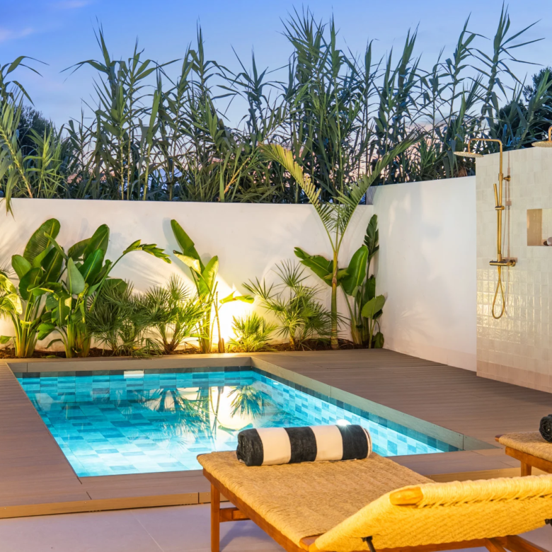 FOR SALE 🌟🏡 Renovated Townhouse with Private Pool Near Puerto Banús🇪🇸 Nueva Andalucía, Marbella 🇪🇸