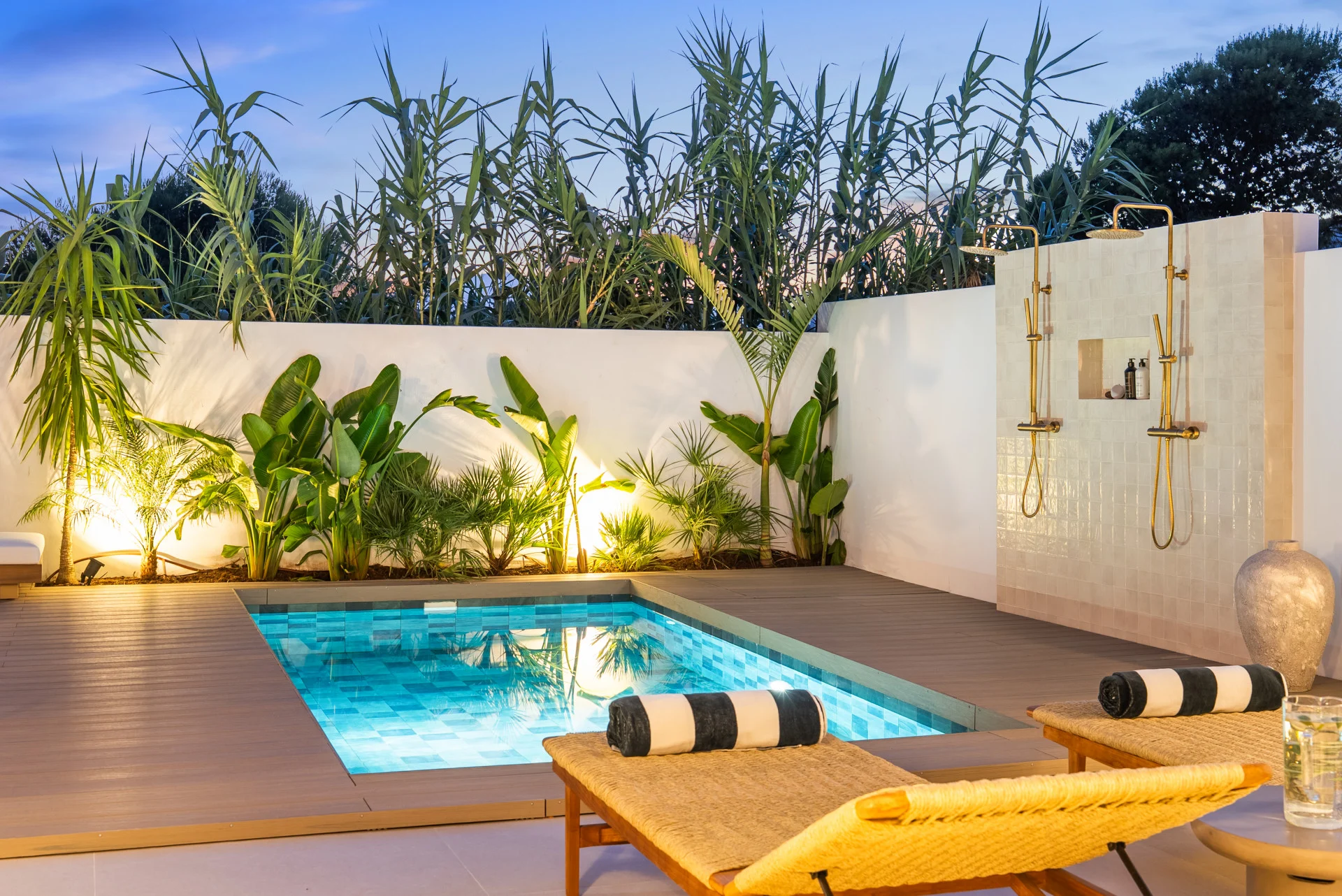 FOR SALE 🌟🏡 Renovated Townhouse with Private Pool Near Puerto Banús🇪🇸 Nueva Andalucía, Marbella 🇪🇸
