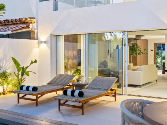 FOR SALE 🌟🏡 Renovated Townhouse with Private Pool Near Puerto Banús🇪🇸 Nueva Andalucía, Marbella 🇪🇸
