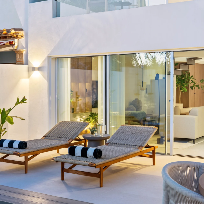FOR SALE 🌟🏡 Renovated Townhouse with Private Pool Near Puerto Banús🇪🇸 Nueva Andalucía, Marbella 🇪🇸