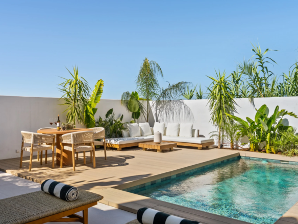 FOR SALE 🌟🏡 Renovated Townhouse with Private Pool Near Puerto Banús🇪🇸 Nueva Andalucía, Marbella 🇪🇸