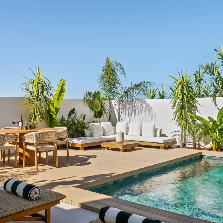 FOR SALE 🌟🏡 Renovated Townhouse with Private Pool Near Puerto Banús🇪🇸 Nueva Andalucía, Marbella 🇪🇸