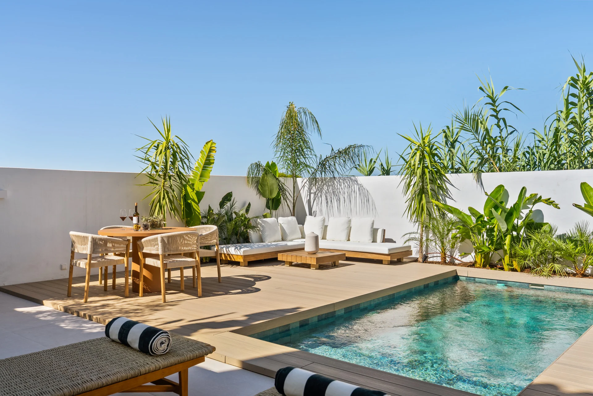 FOR SALE 🌟🏡 Renovated Townhouse with Private Pool Near Puerto Banús🇪🇸 Nueva Andalucía, Marbella 🇪🇸