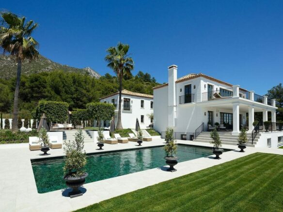 Classic villa with pool and mountain views Sierra Blanca Marbella