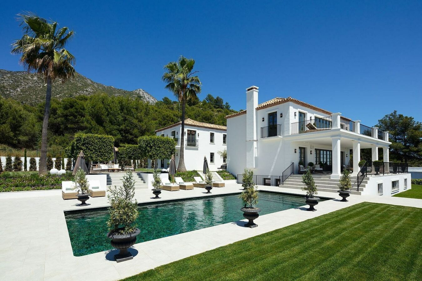 Classic villa with pool and mountain views Sierra Blanca Marbella