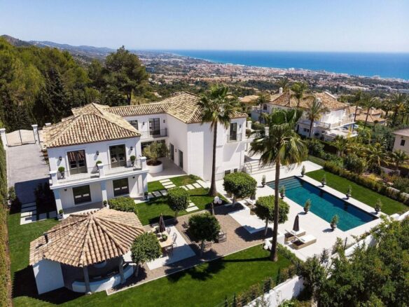 Classic villa with pool and mountain views Sierra Blanca Marbella