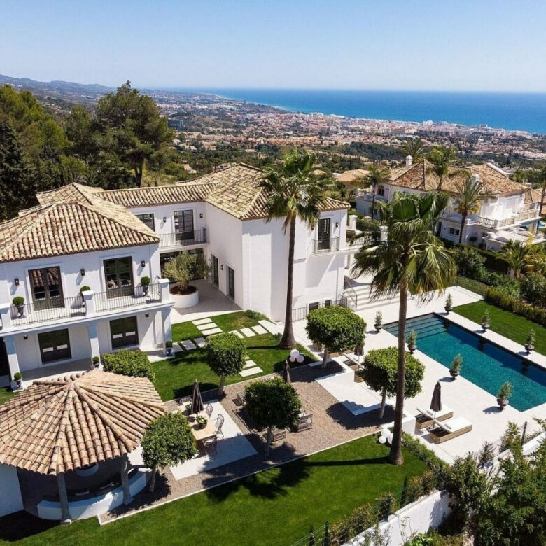 Classic villa with pool and mountain views Sierra Blanca Marbella