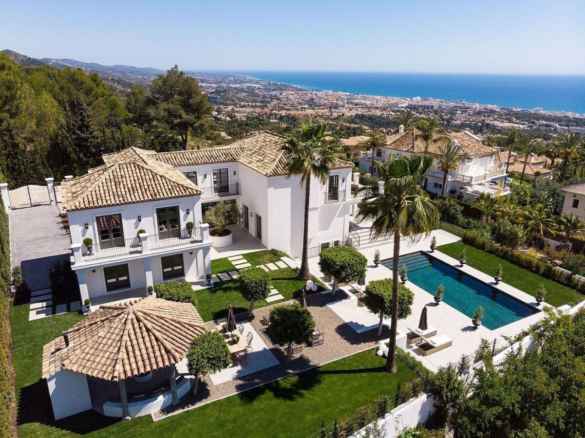 Classic villa with pool and mountain views Sierra Blanca Marbella