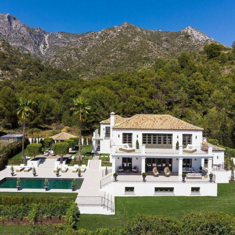 Classic villa with pool and mountain views Sierra Blanca Marbella