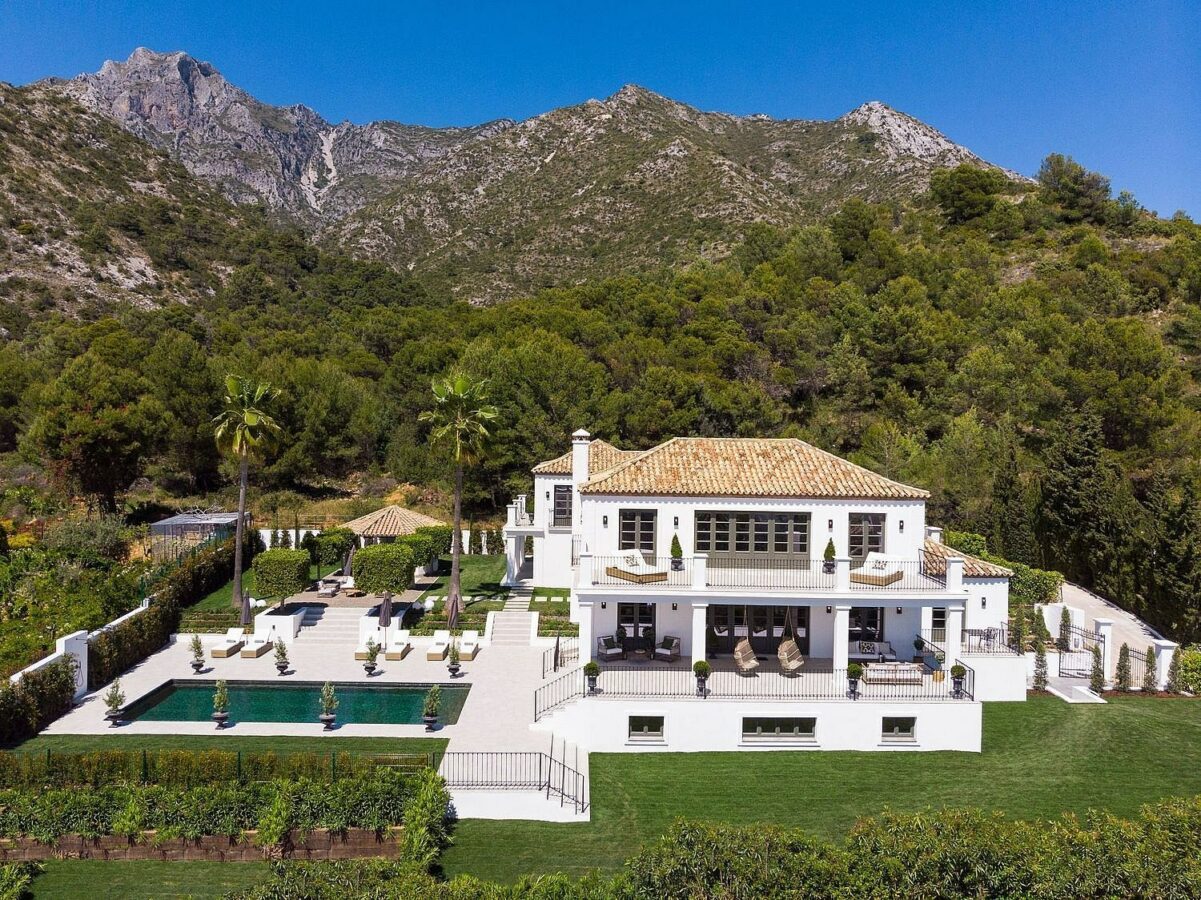 Classic villa with pool and mountain views Sierra Blanca Marbella