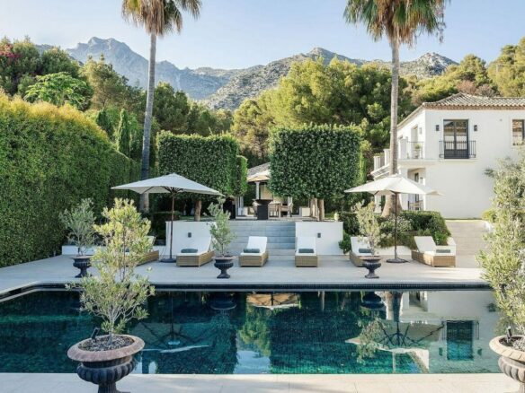 Classic villa with pool and mountain views Sierra Blanca Marbella